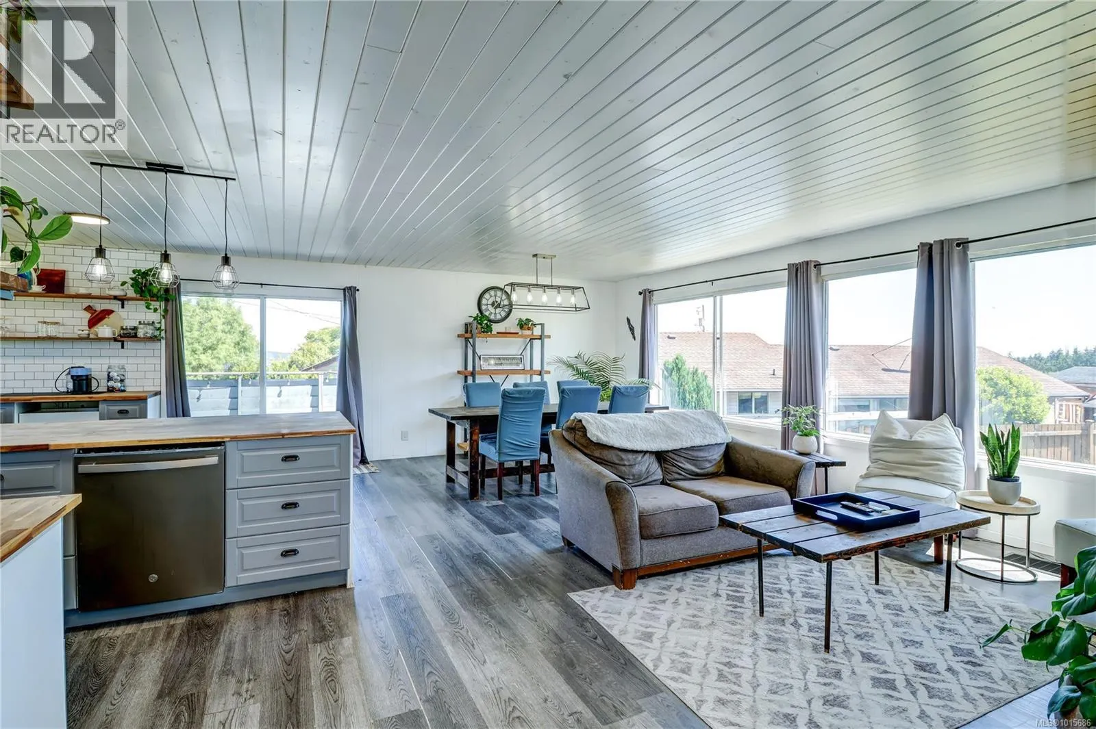 2530 Mountview Cres
