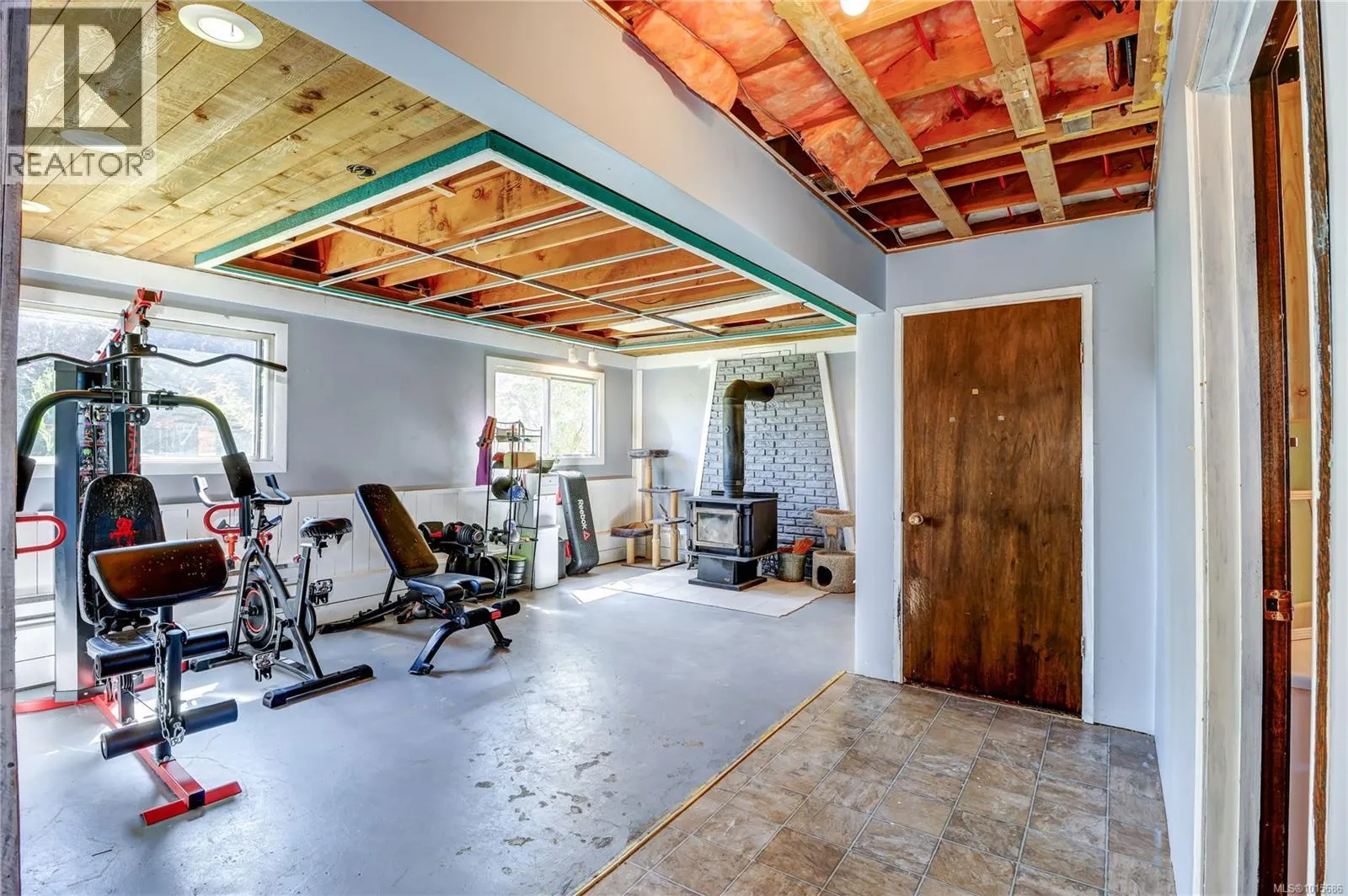 2530 Mountview Cres
