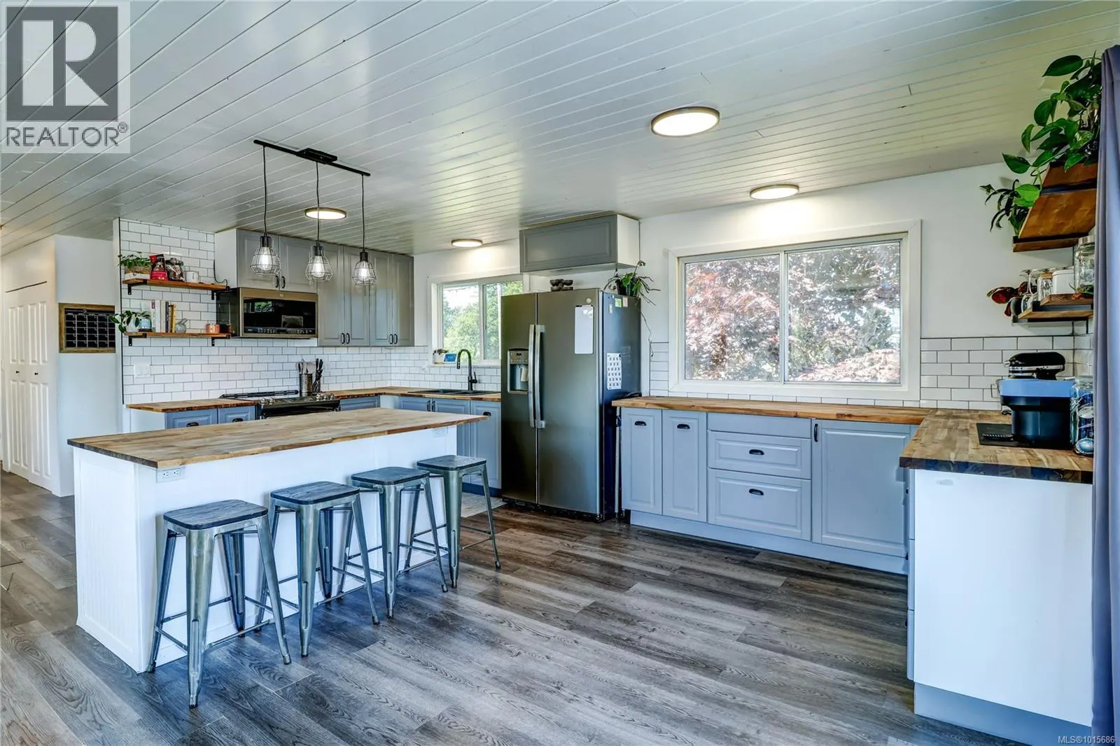 2530 Mountview Cres