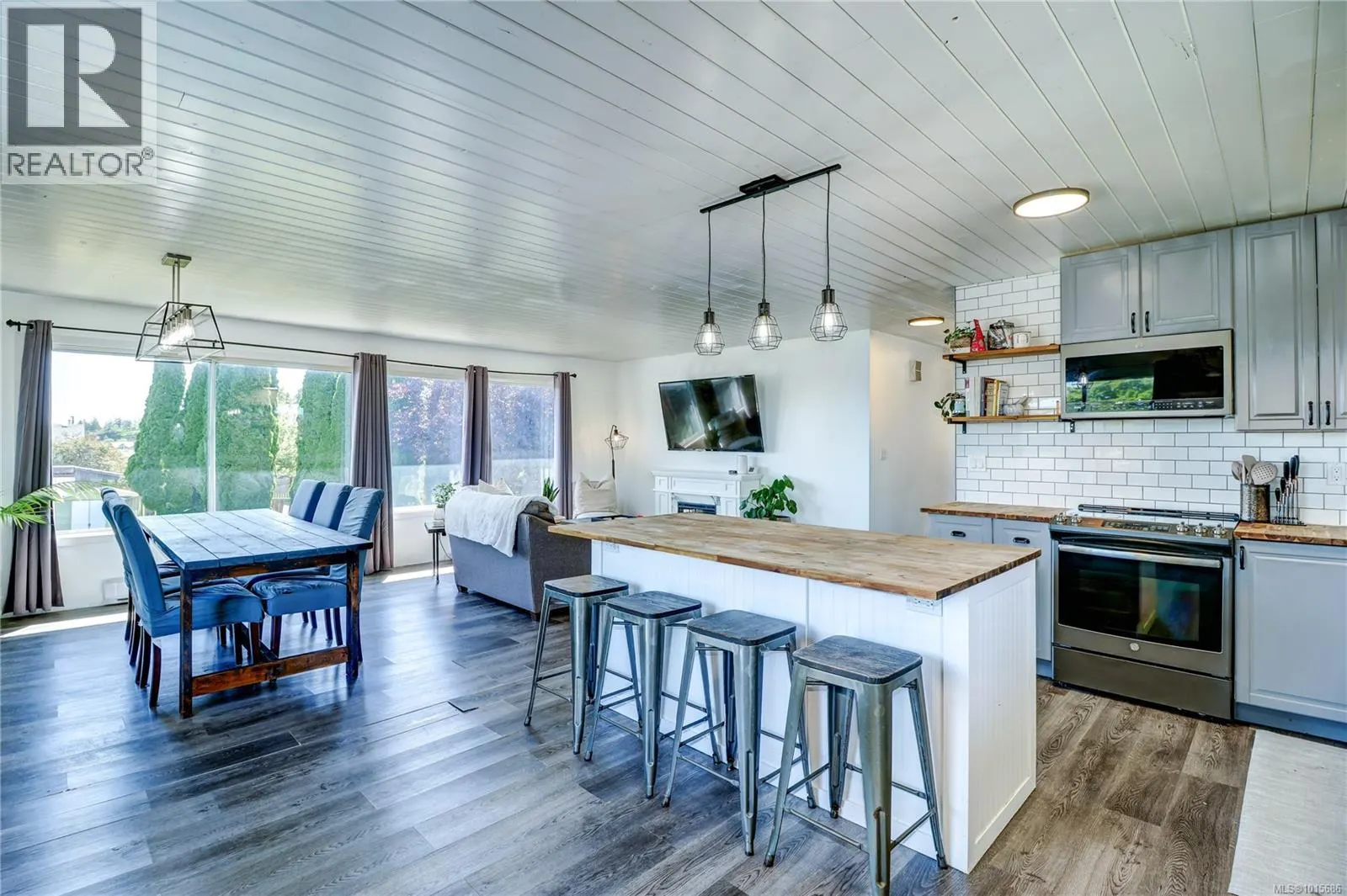 2530 Mountview Cres