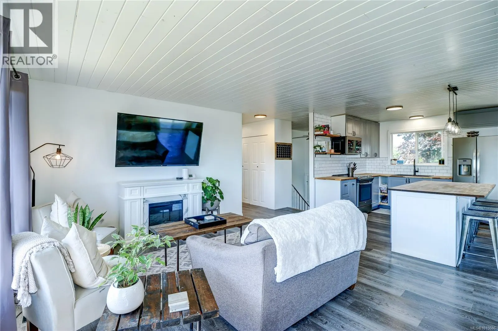 2530 Mountview Cres