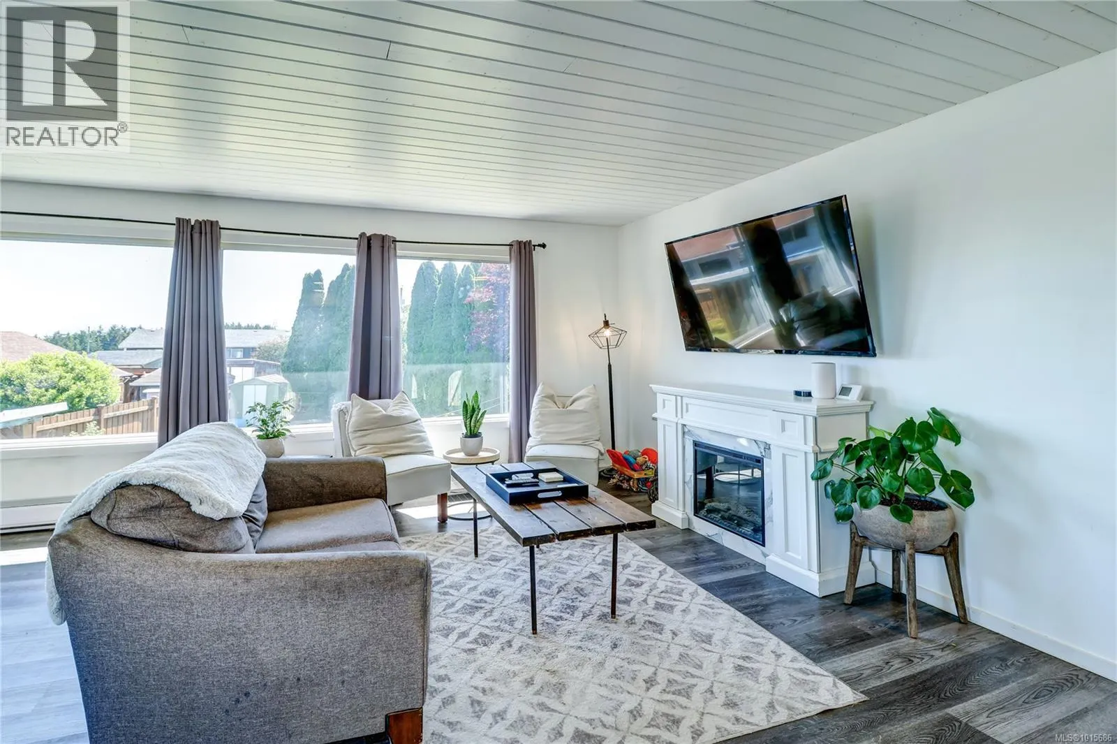 2530 Mountview Cres