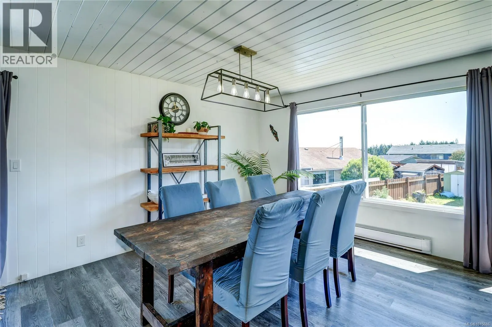 2530 Mountview Cres