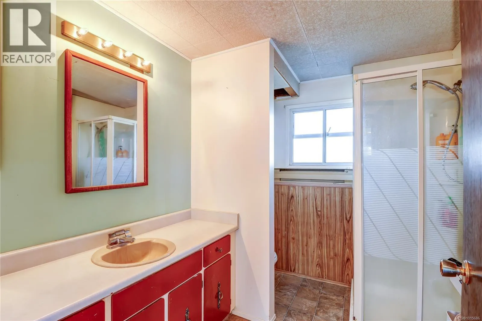2530 Mountview Cres