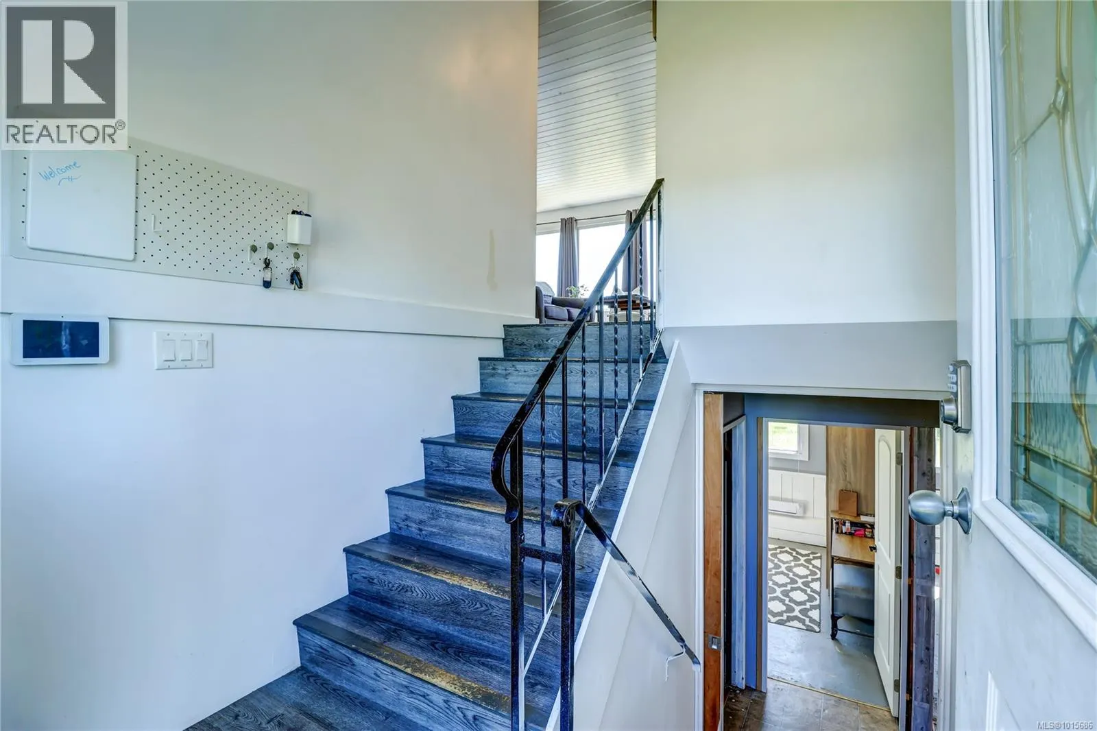 2530 Mountview Cres