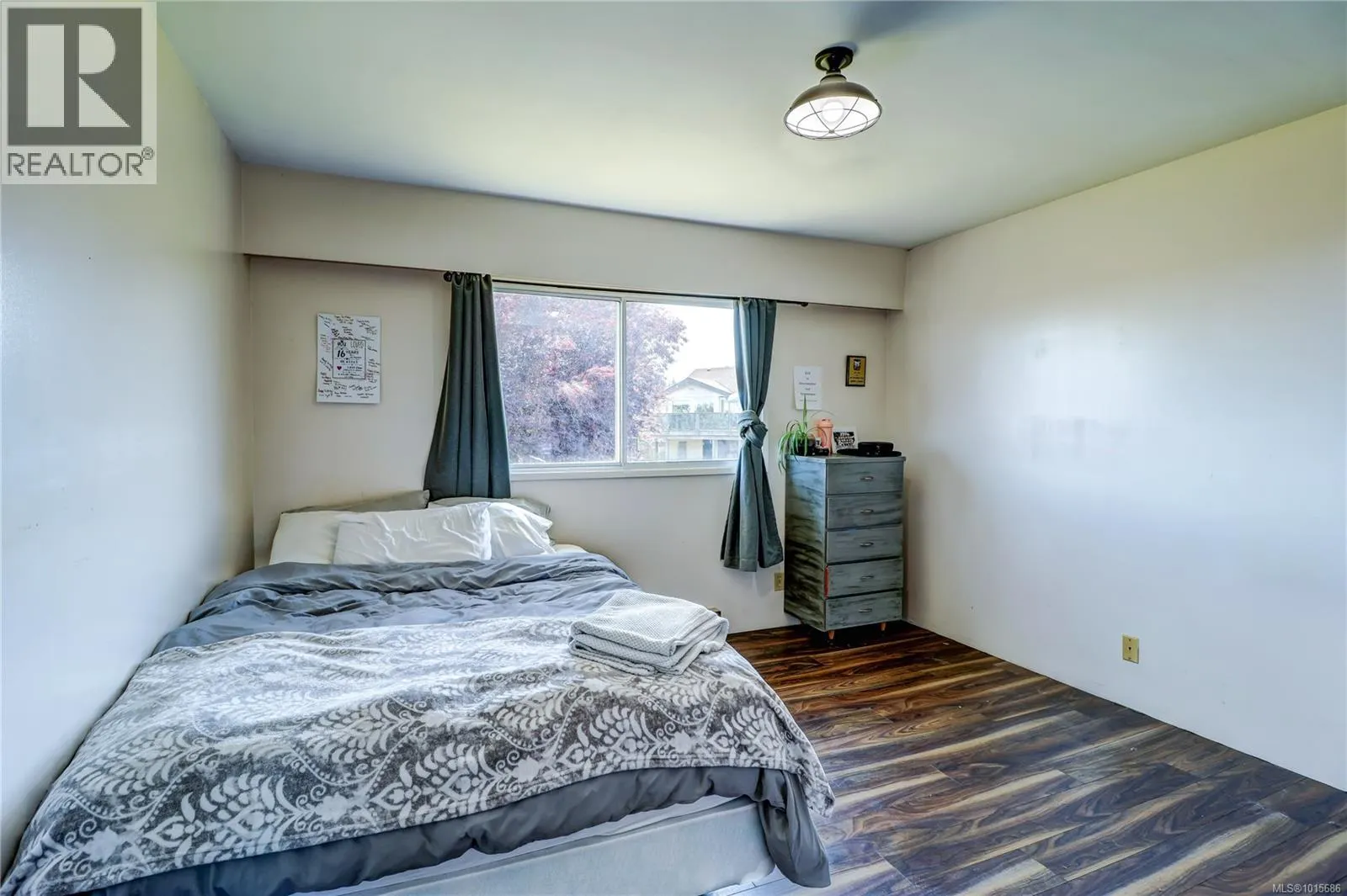 2530 Mountview Cres