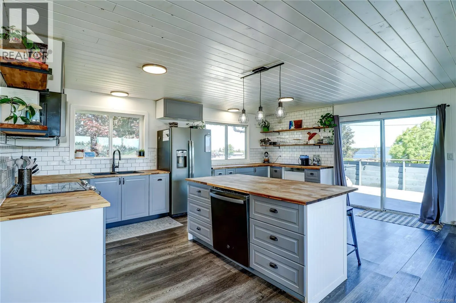 2530 Mountview Cres