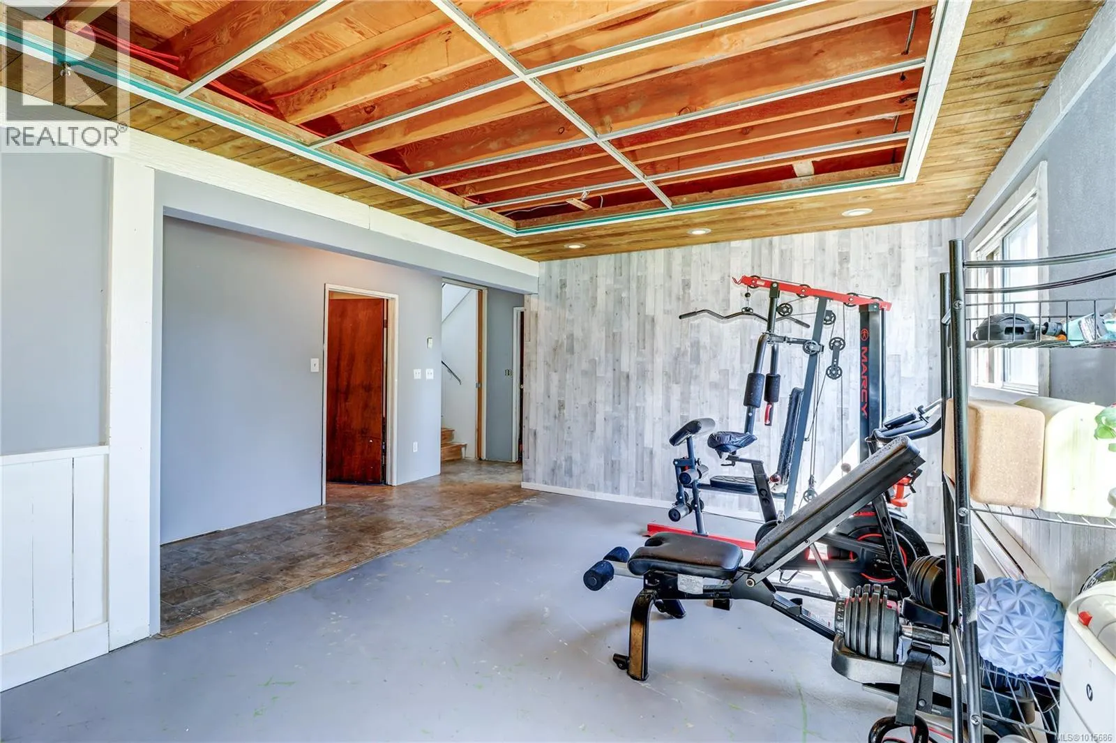 2530 Mountview Cres