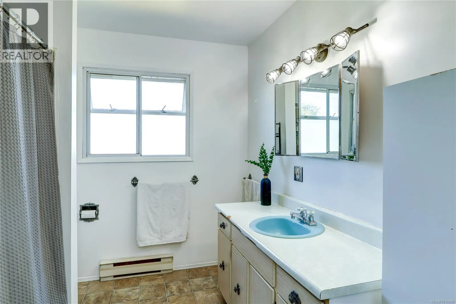 2530 Mountview Cres