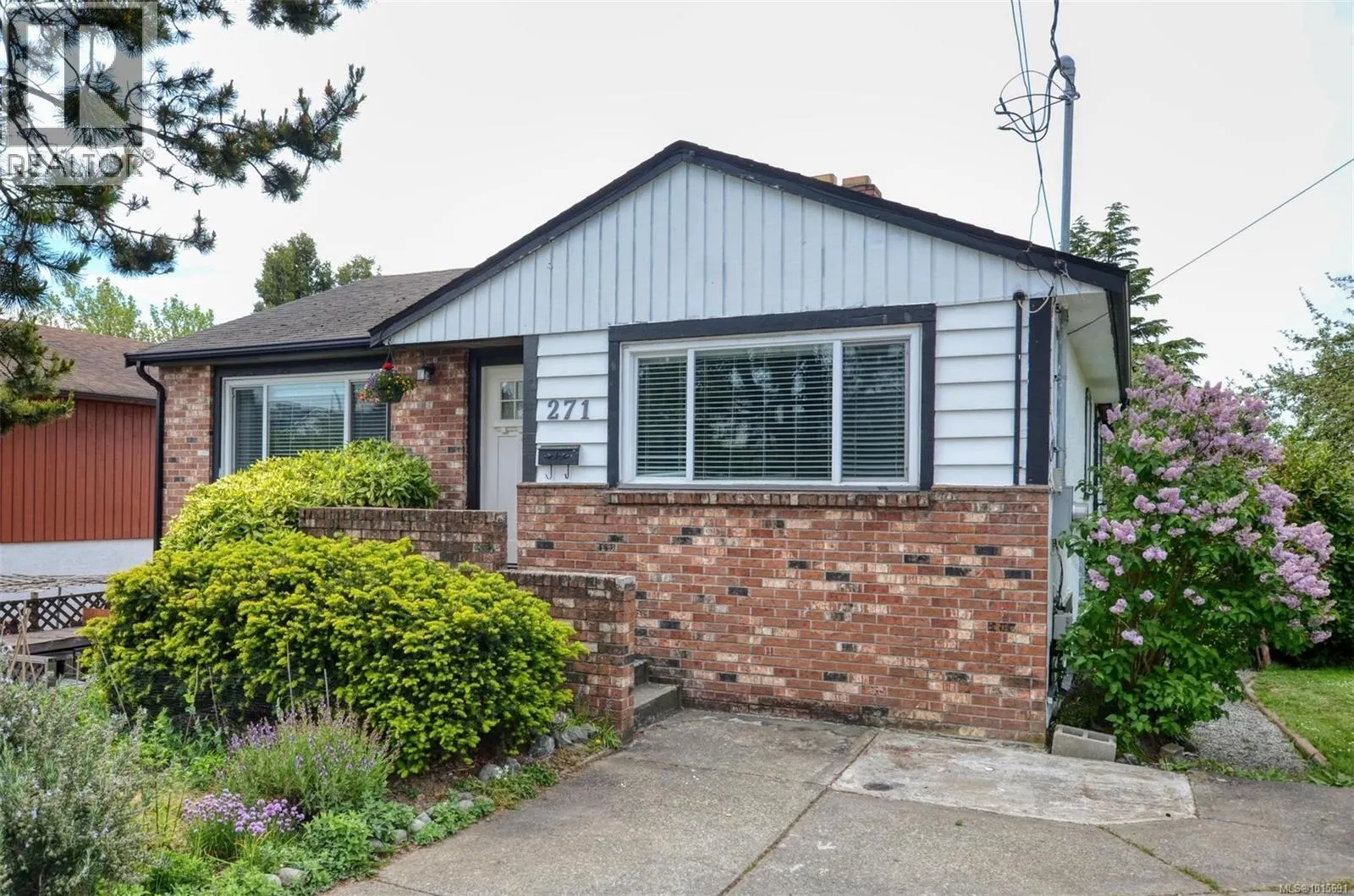 271 Battleford Ave