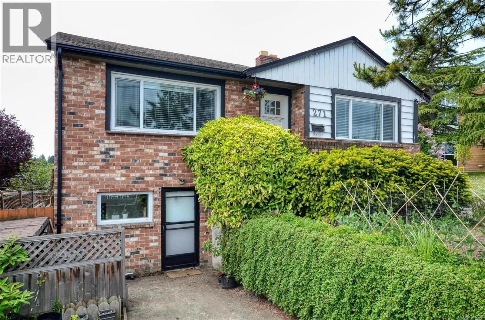 271 Battleford Ave