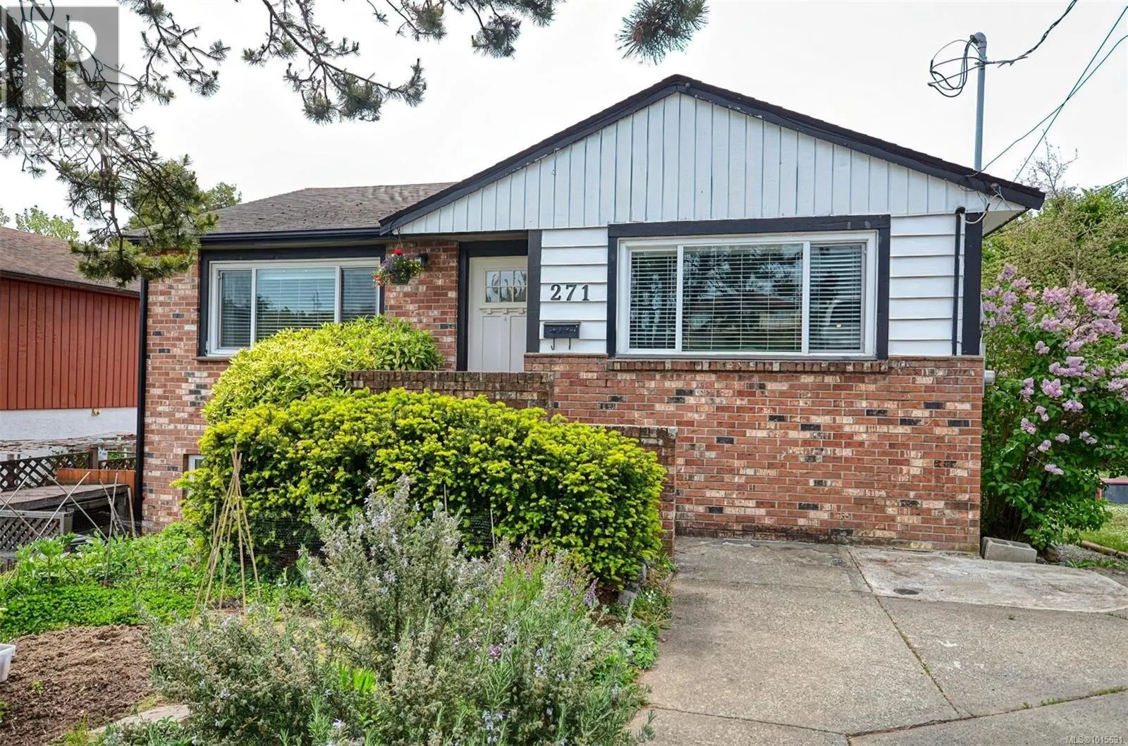 271 Battleford Ave