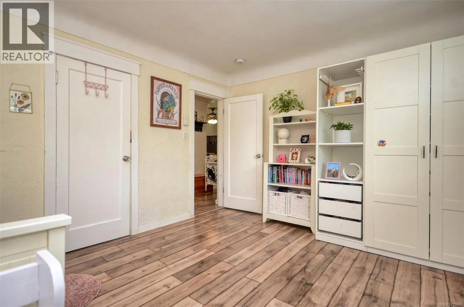 271 Battleford Ave