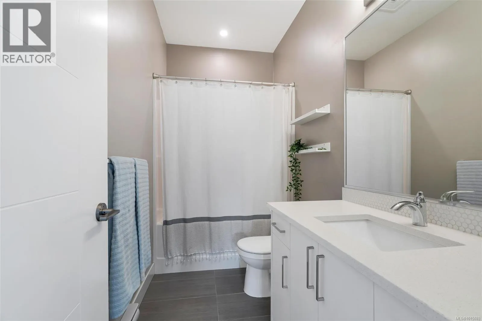 401 2783 Strathmore Rd
