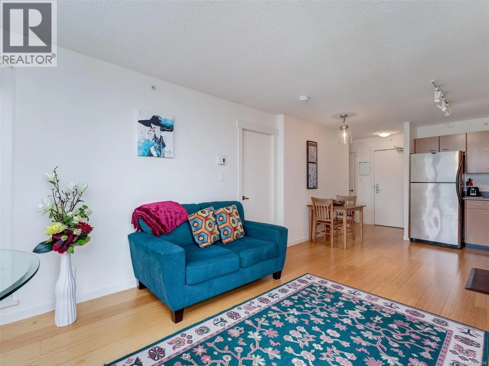 1010 751 Fairfield Rd