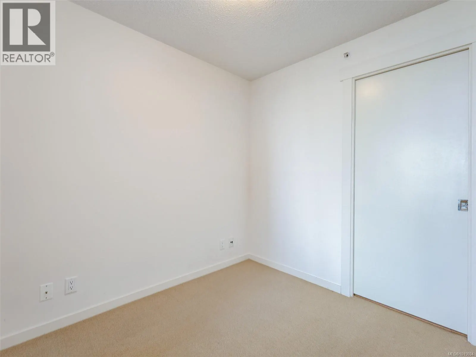 1010 751 Fairfield Rd