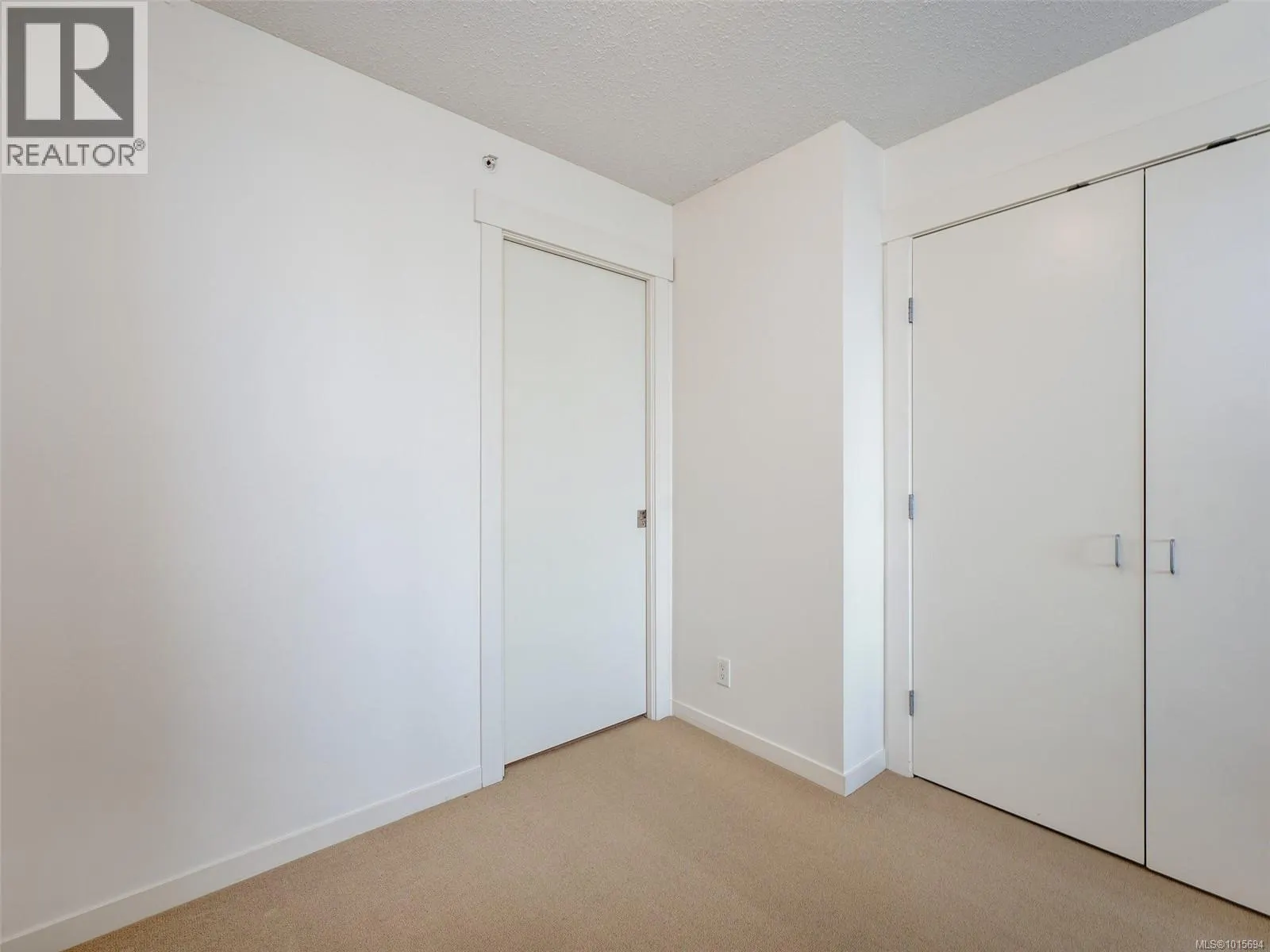 1010 751 Fairfield Rd