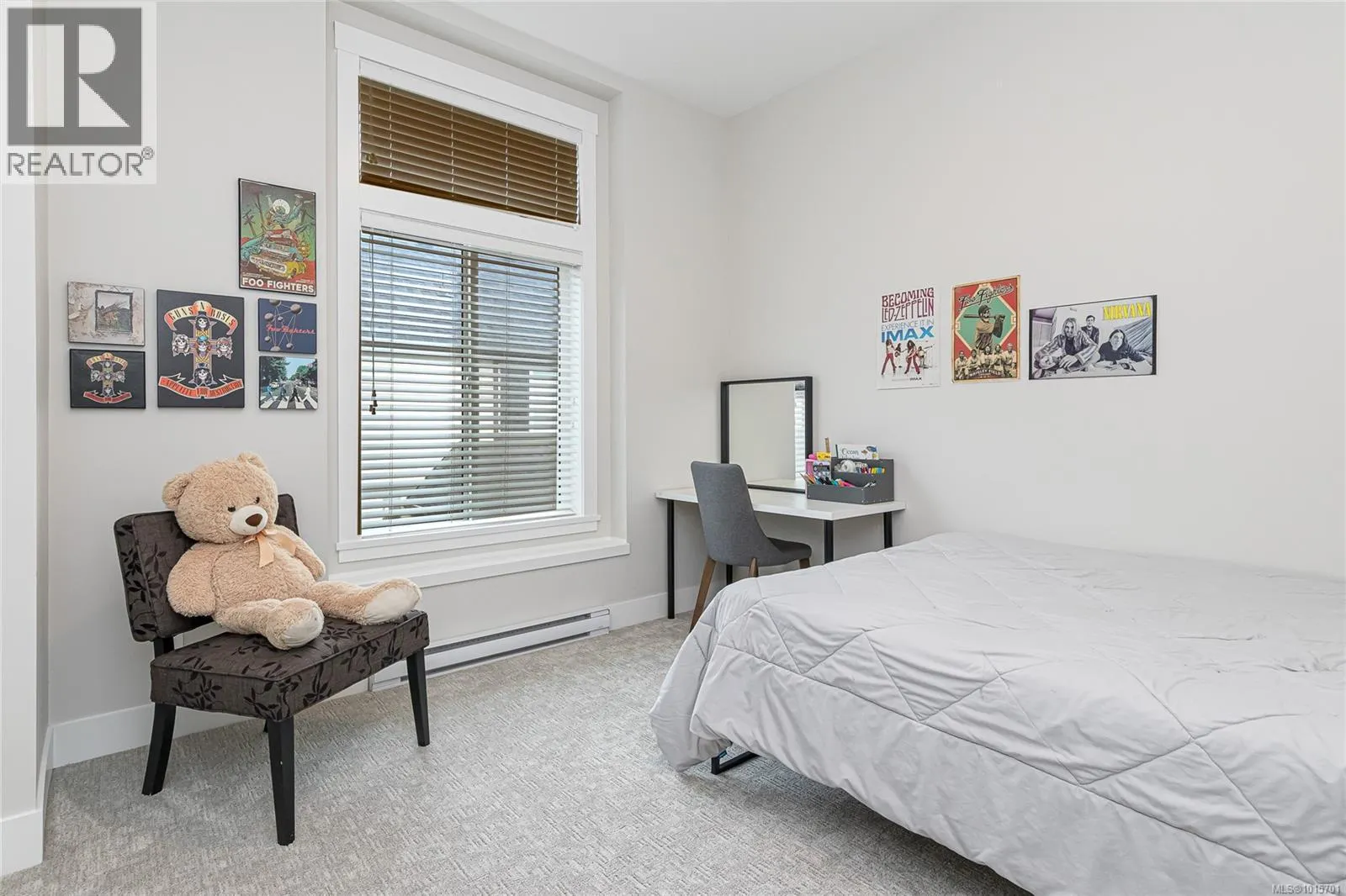 1142 Moonstone Loop