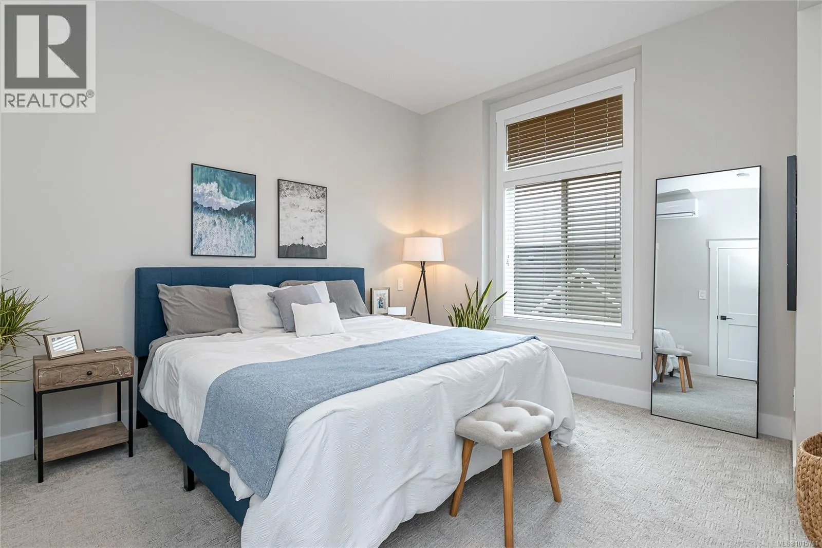 1142 Moonstone Loop
