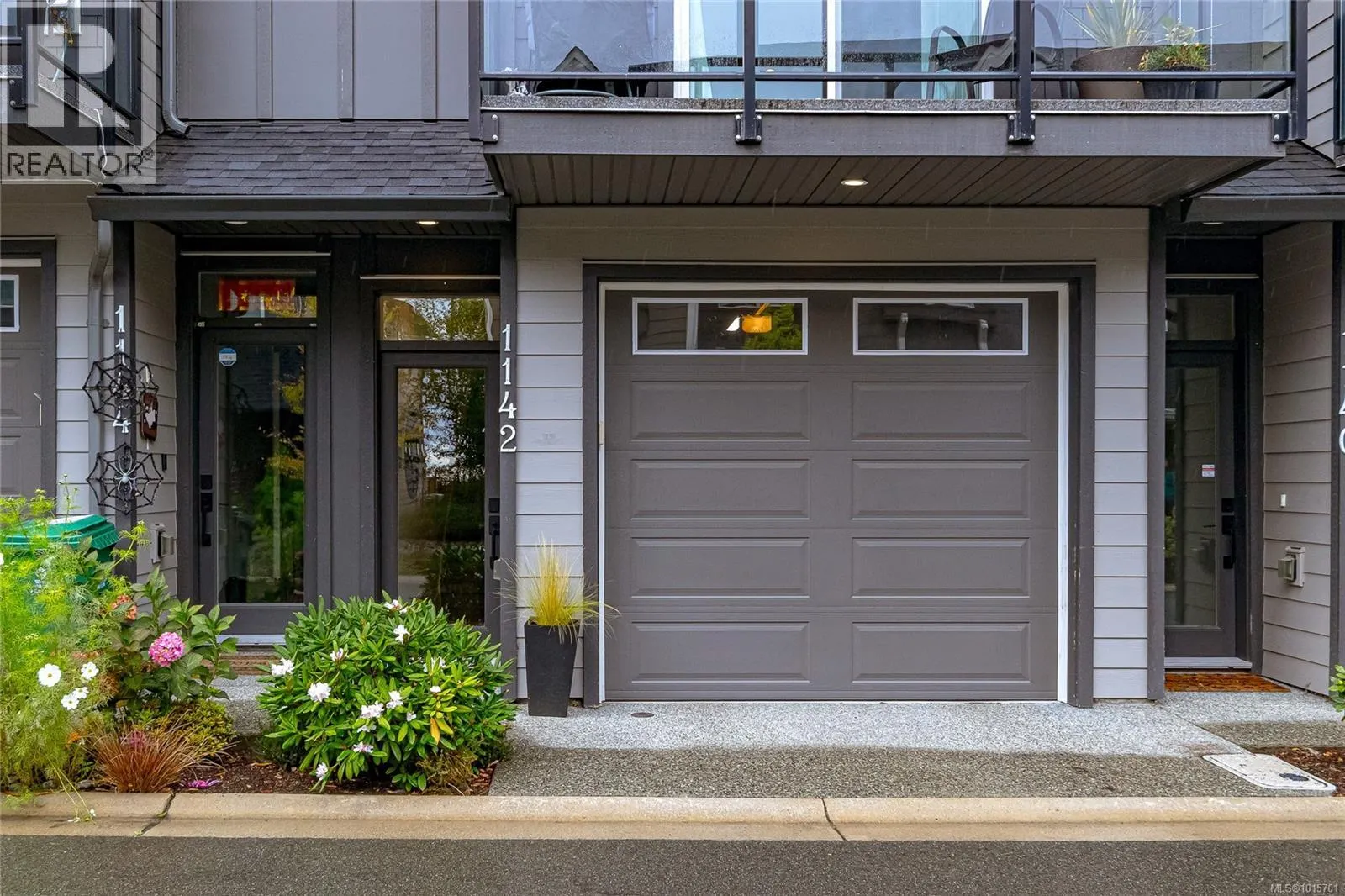 1142 Moonstone Loop