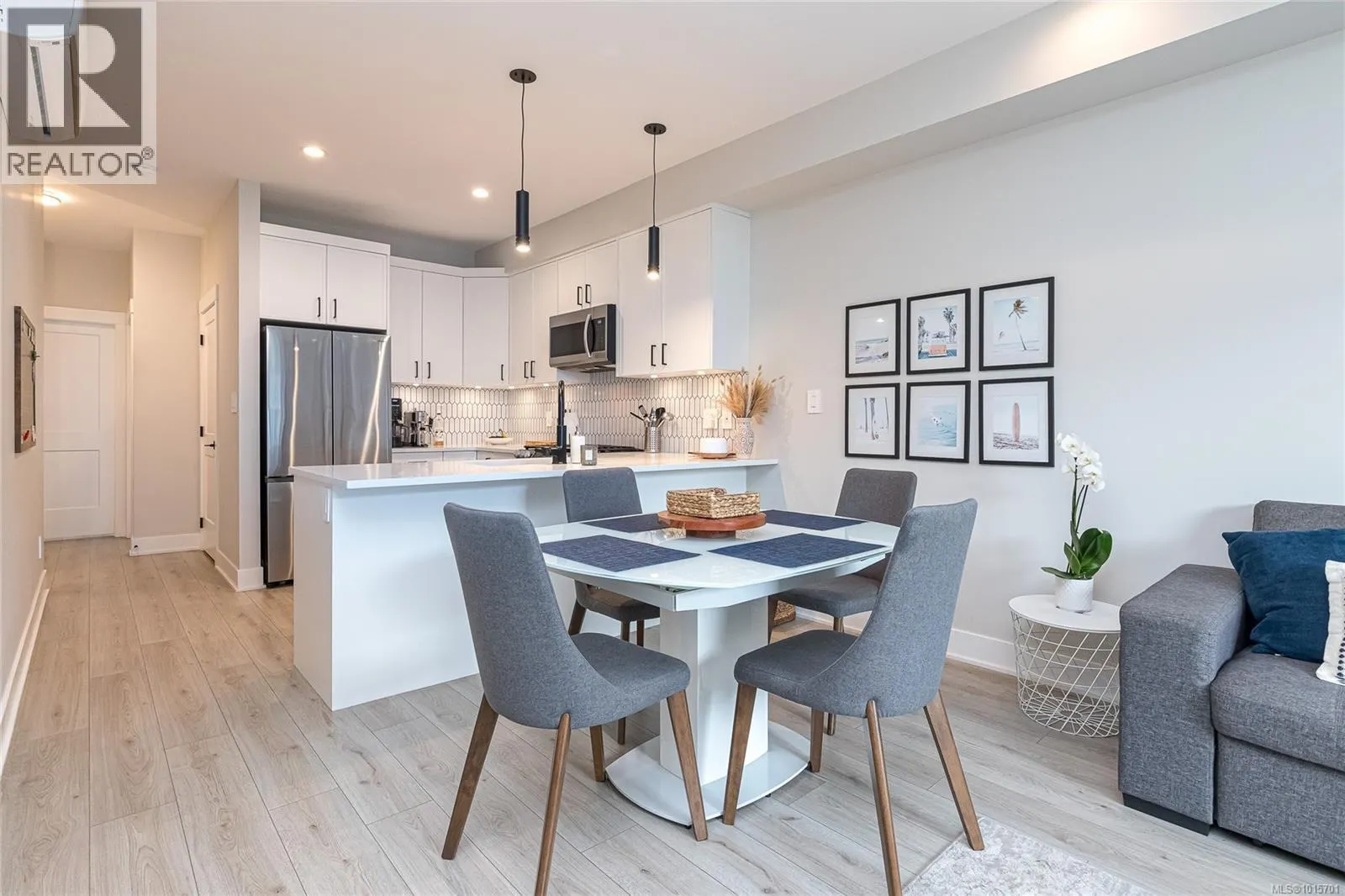 1142 Moonstone Loop