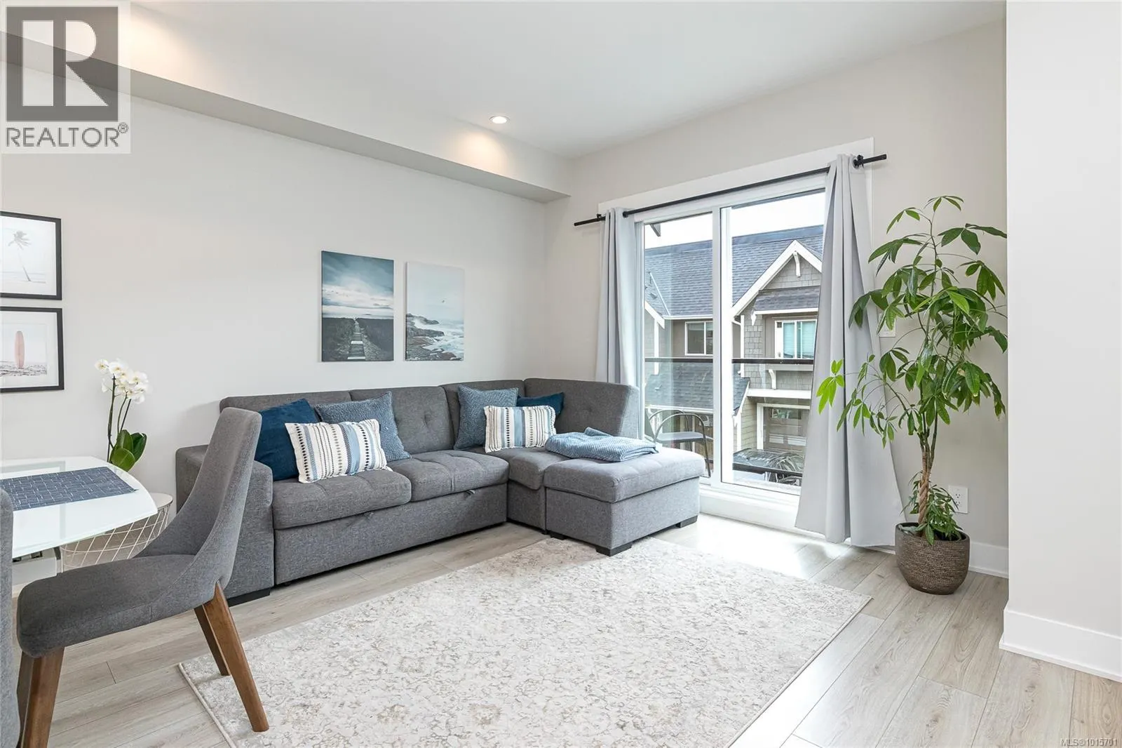 1142 Moonstone Loop