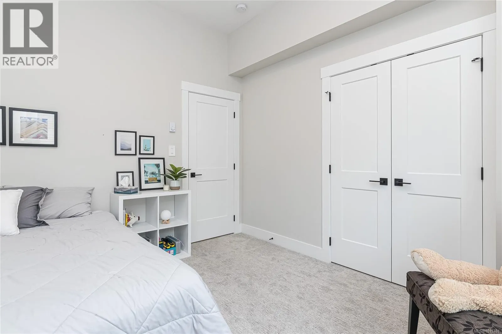 1142 Moonstone Loop
