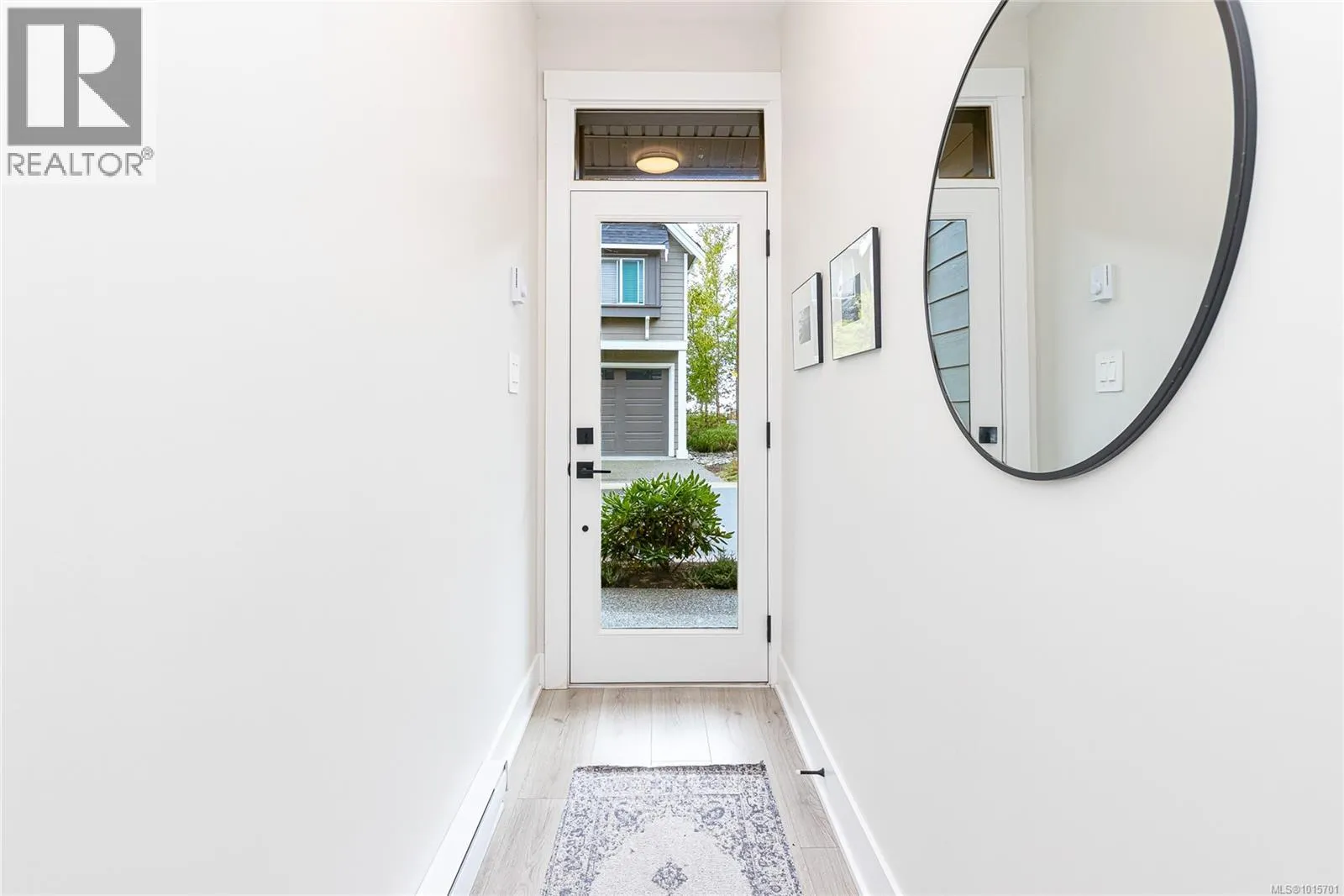 1142 Moonstone Loop