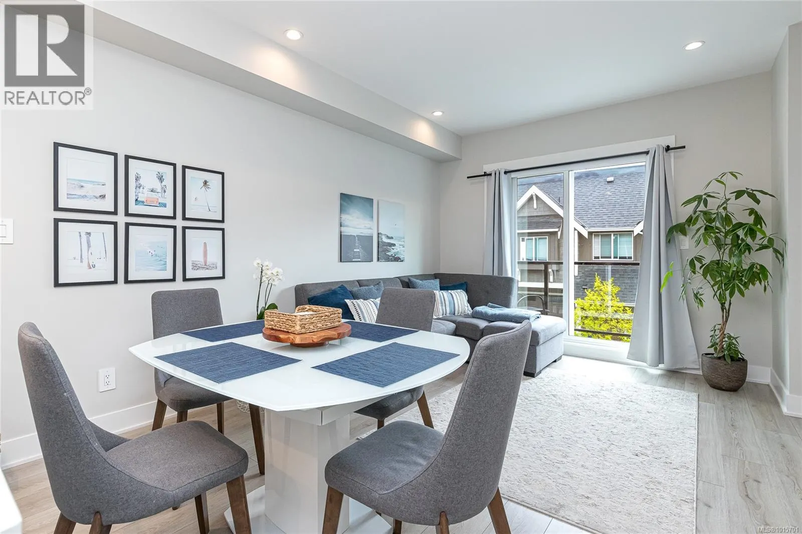 1142 Moonstone Loop