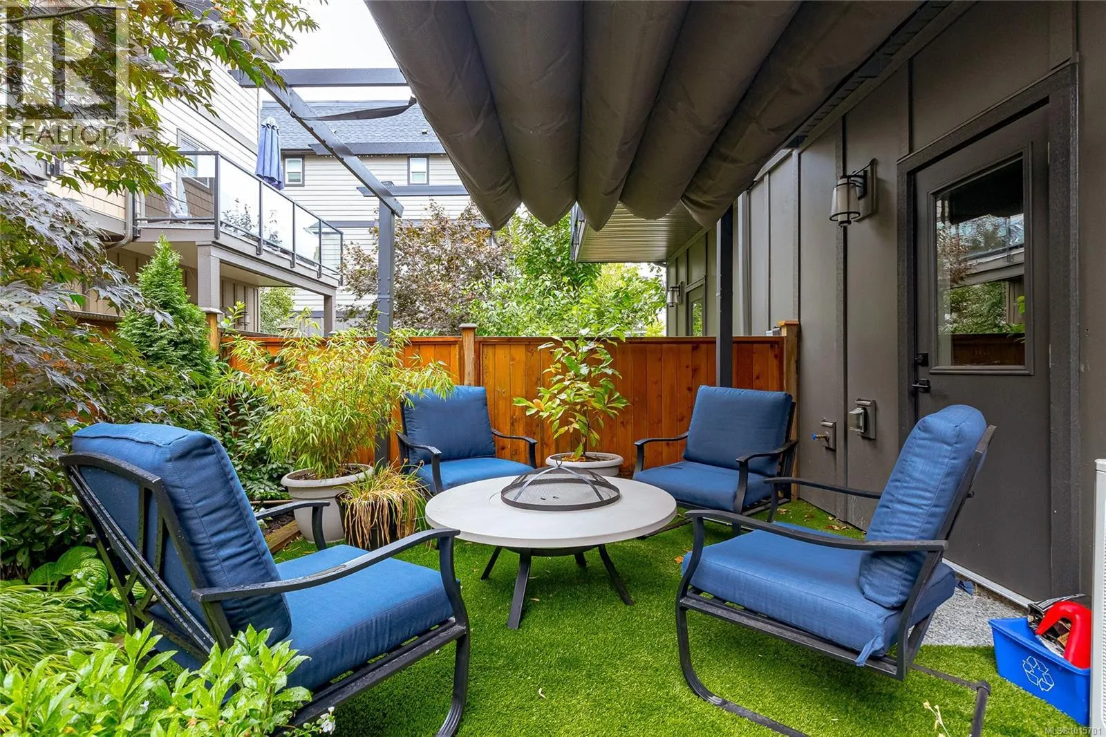 1142 Moonstone Loop