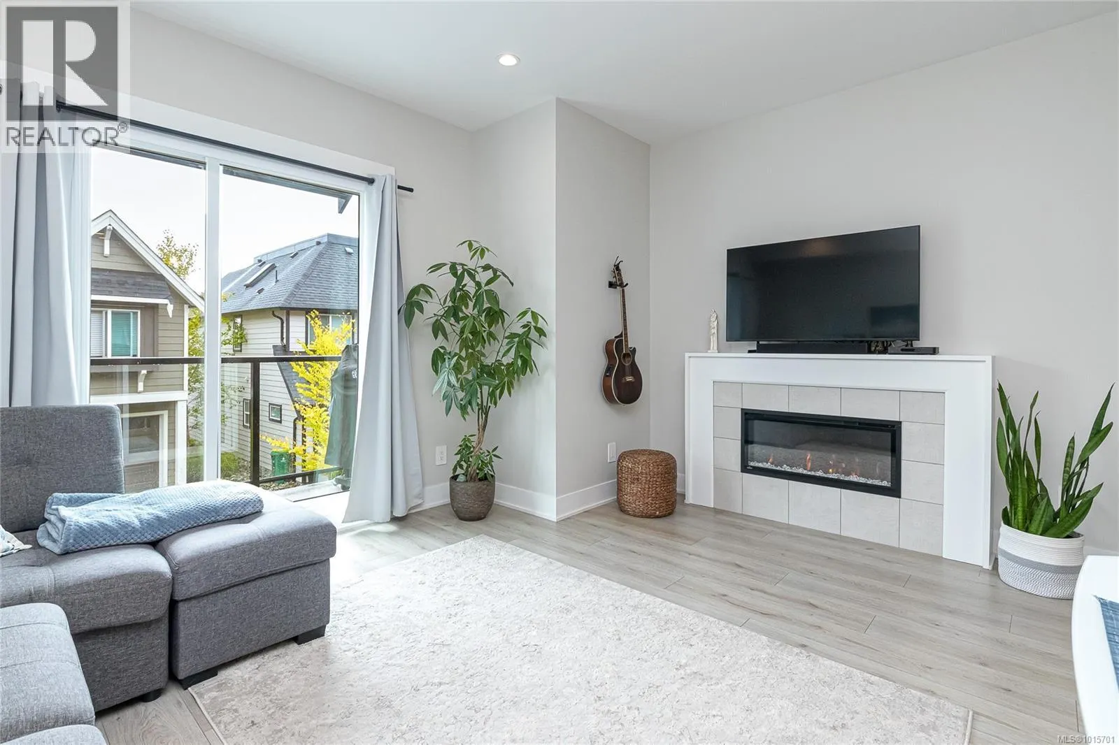 1142 Moonstone Loop