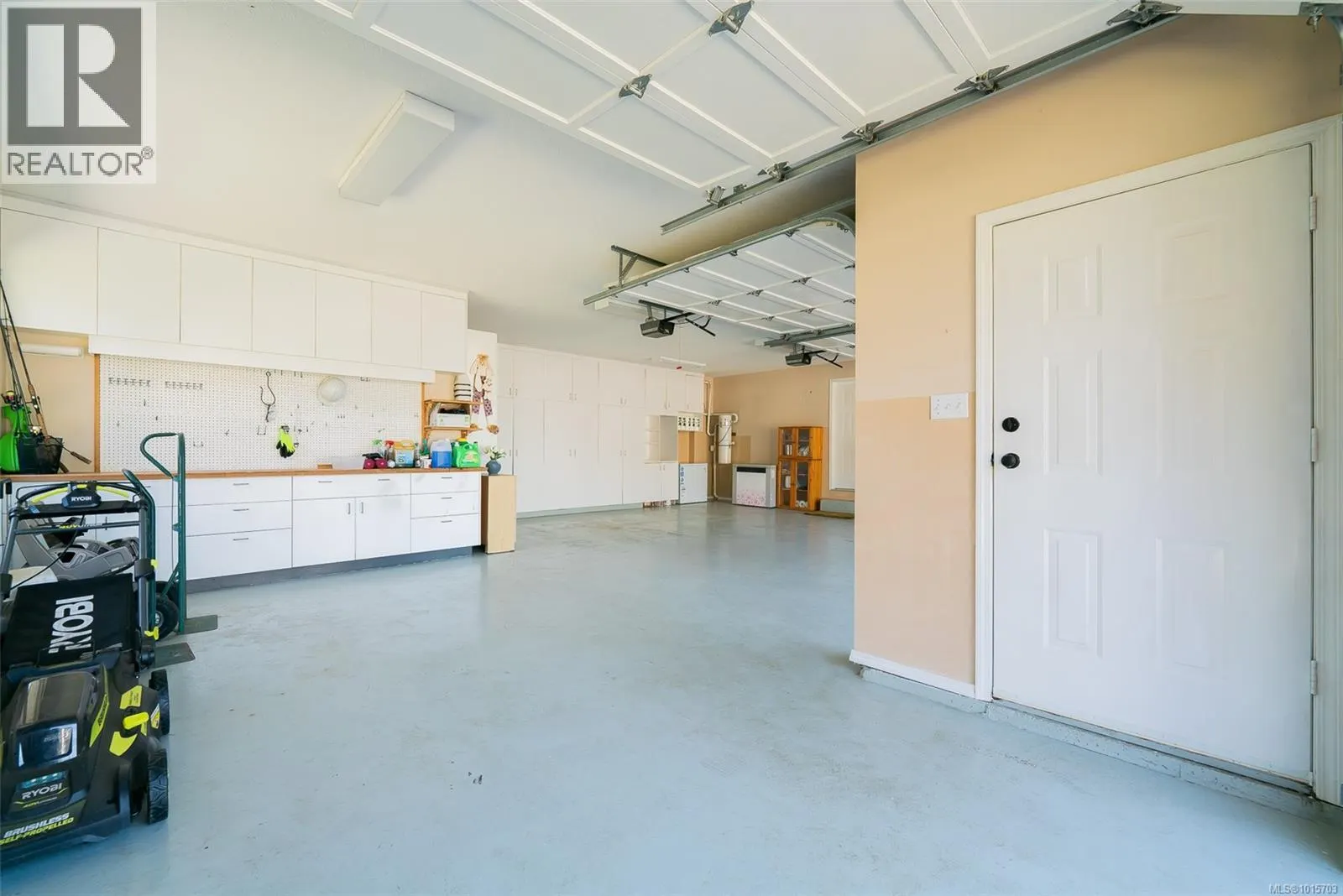 3689 Glen Oaks Dr
