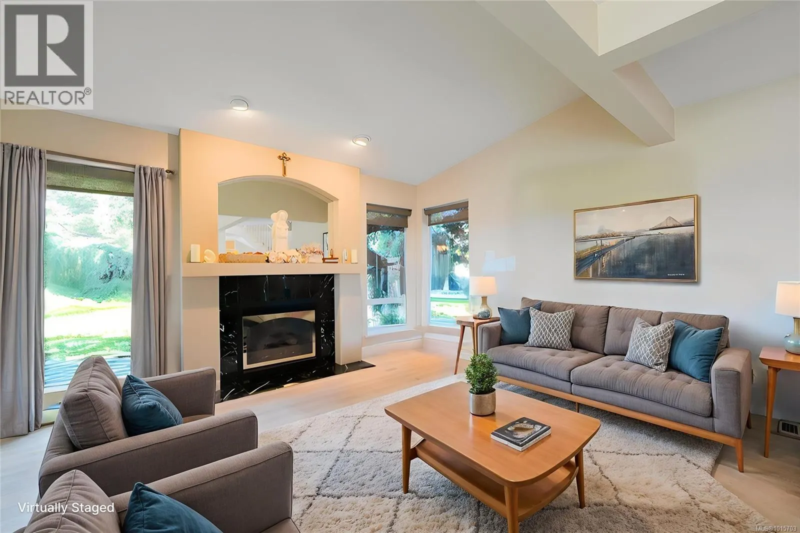 3689 Glen Oaks Dr