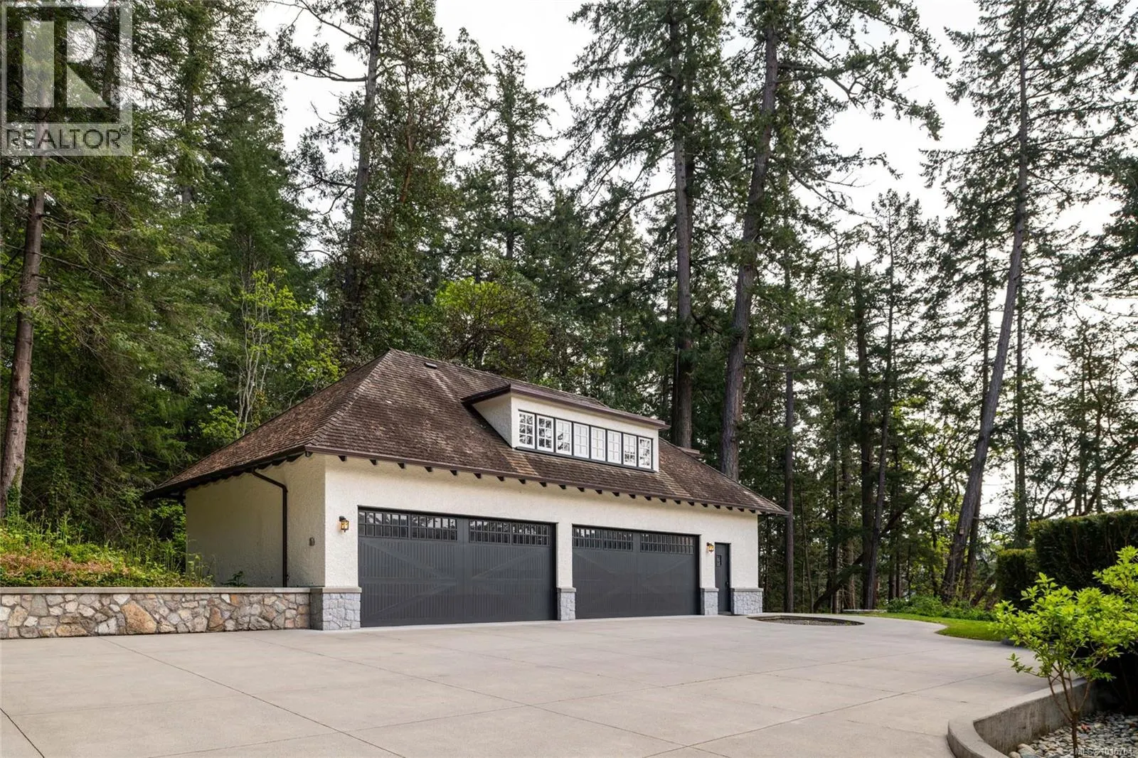 605 Senanus Dr