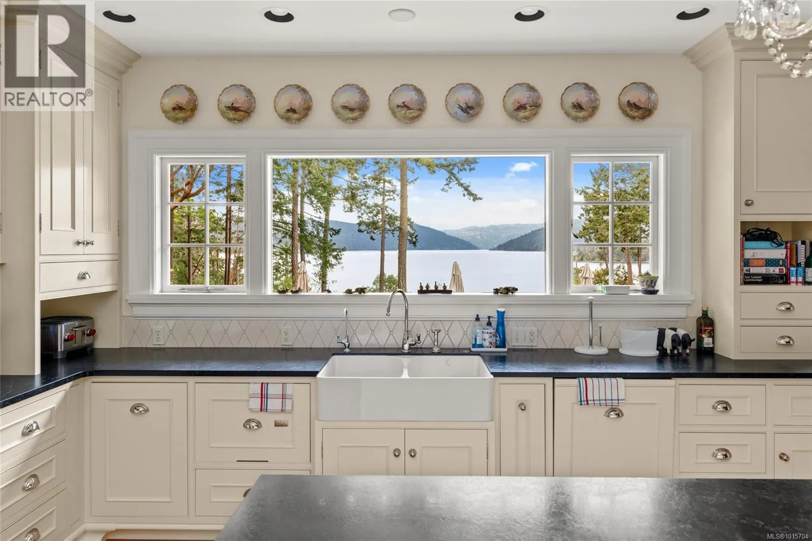 605 Senanus Dr
