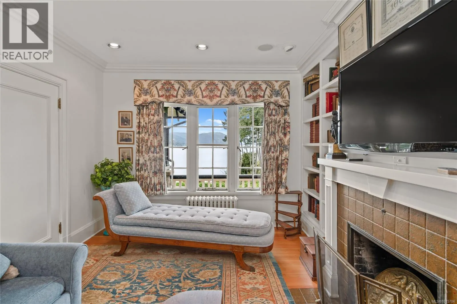 605 Senanus Dr