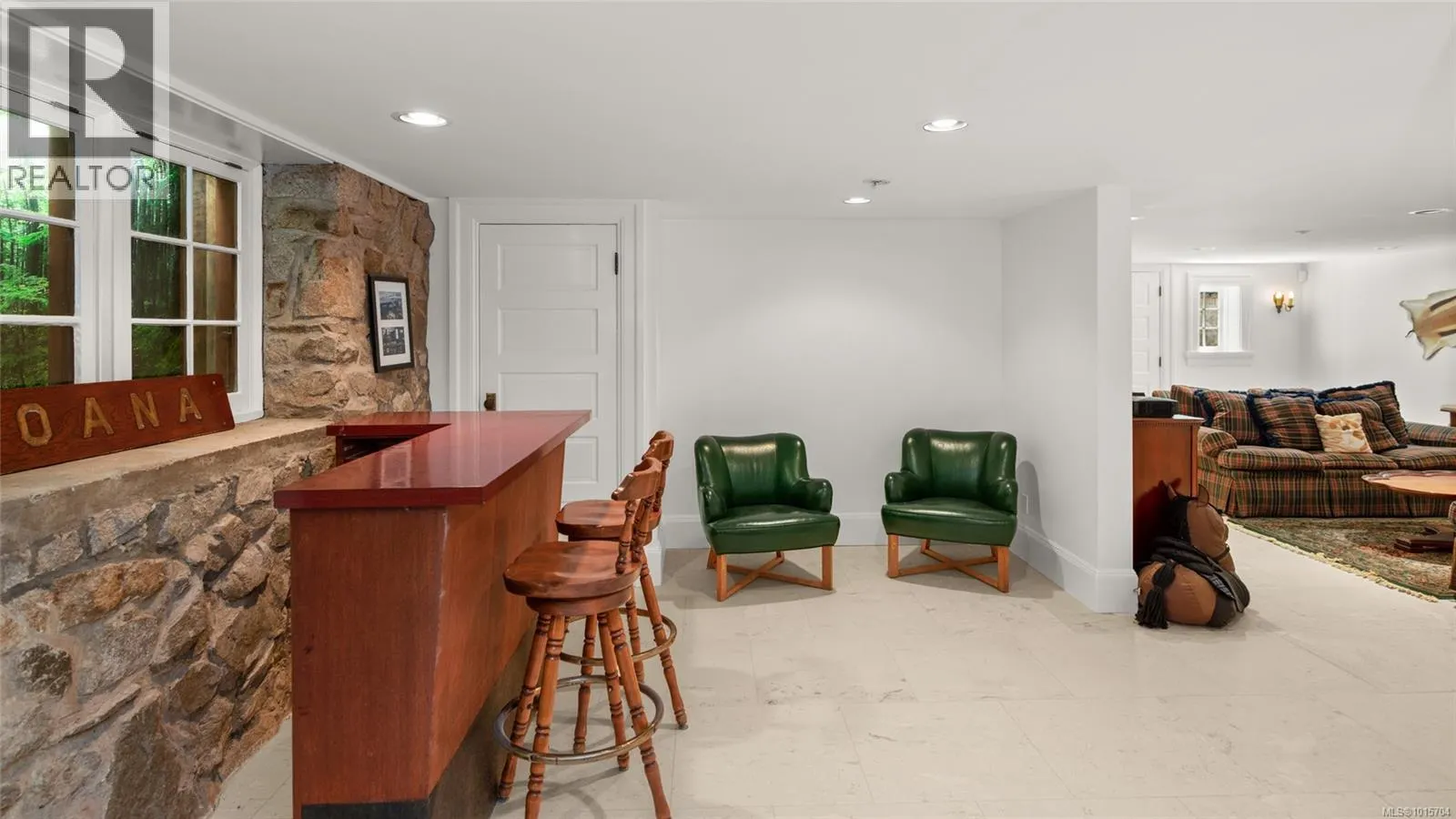 605 Senanus Dr