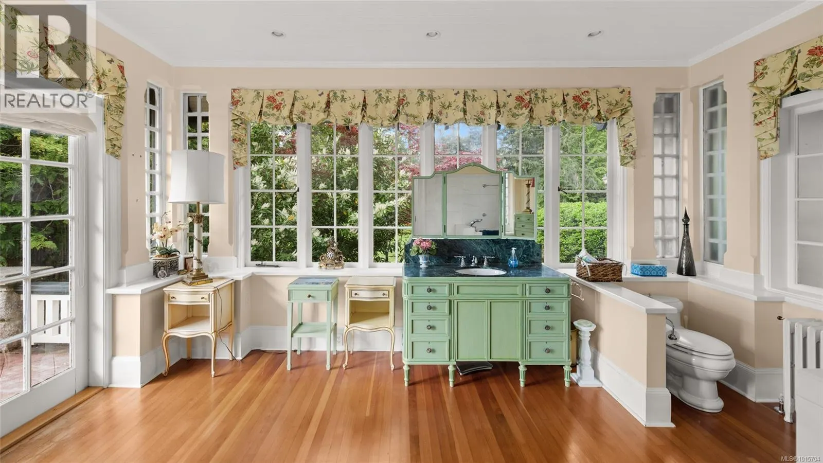 605 Senanus Dr