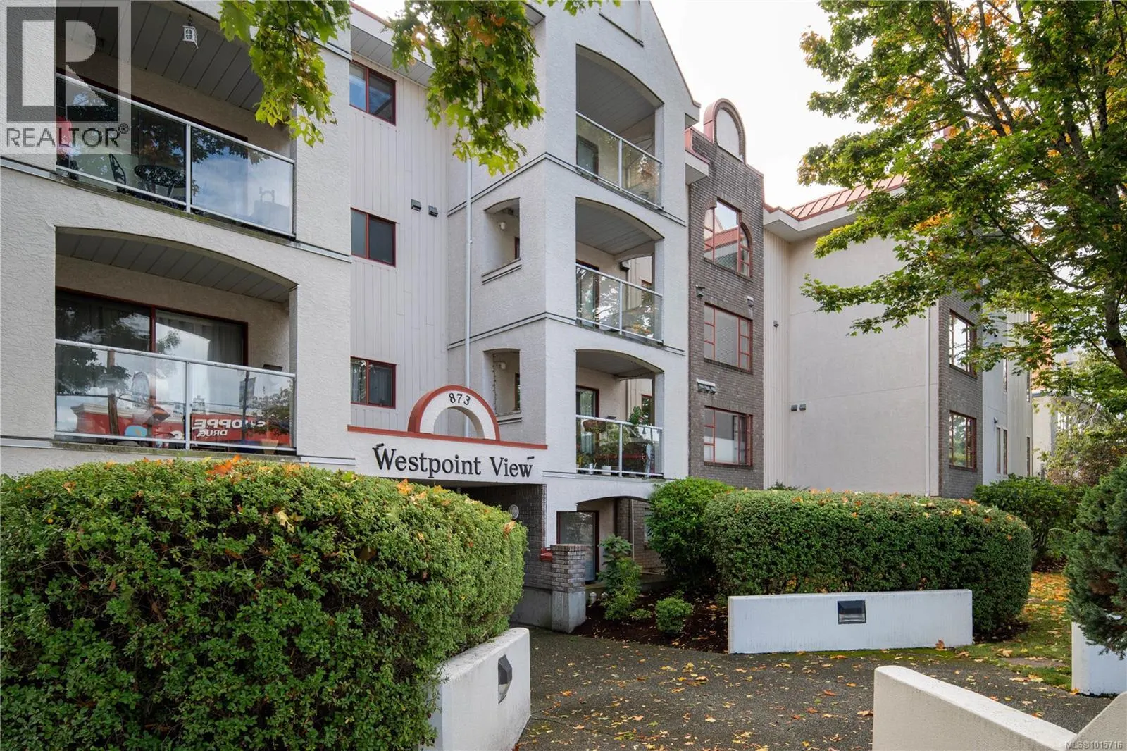 107 873 Esquimalt Rd