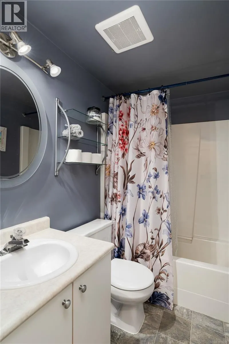 107 873 Esquimalt Rd