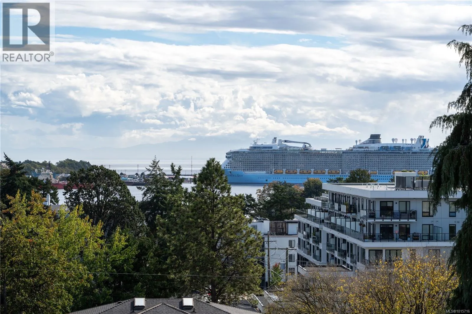 107 873 Esquimalt Rd