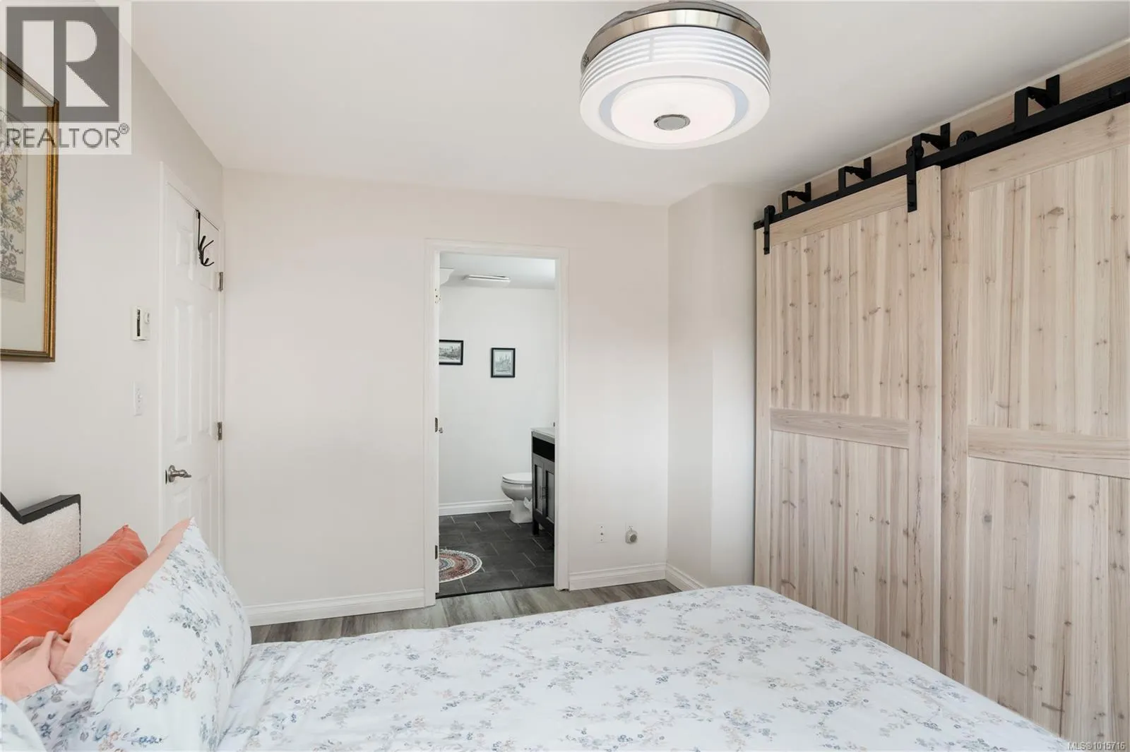 107 873 Esquimalt Rd