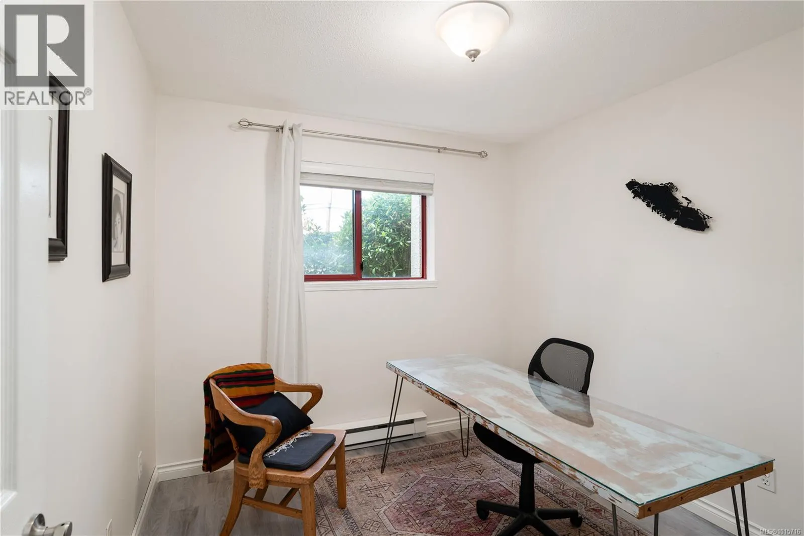 107 873 Esquimalt Rd