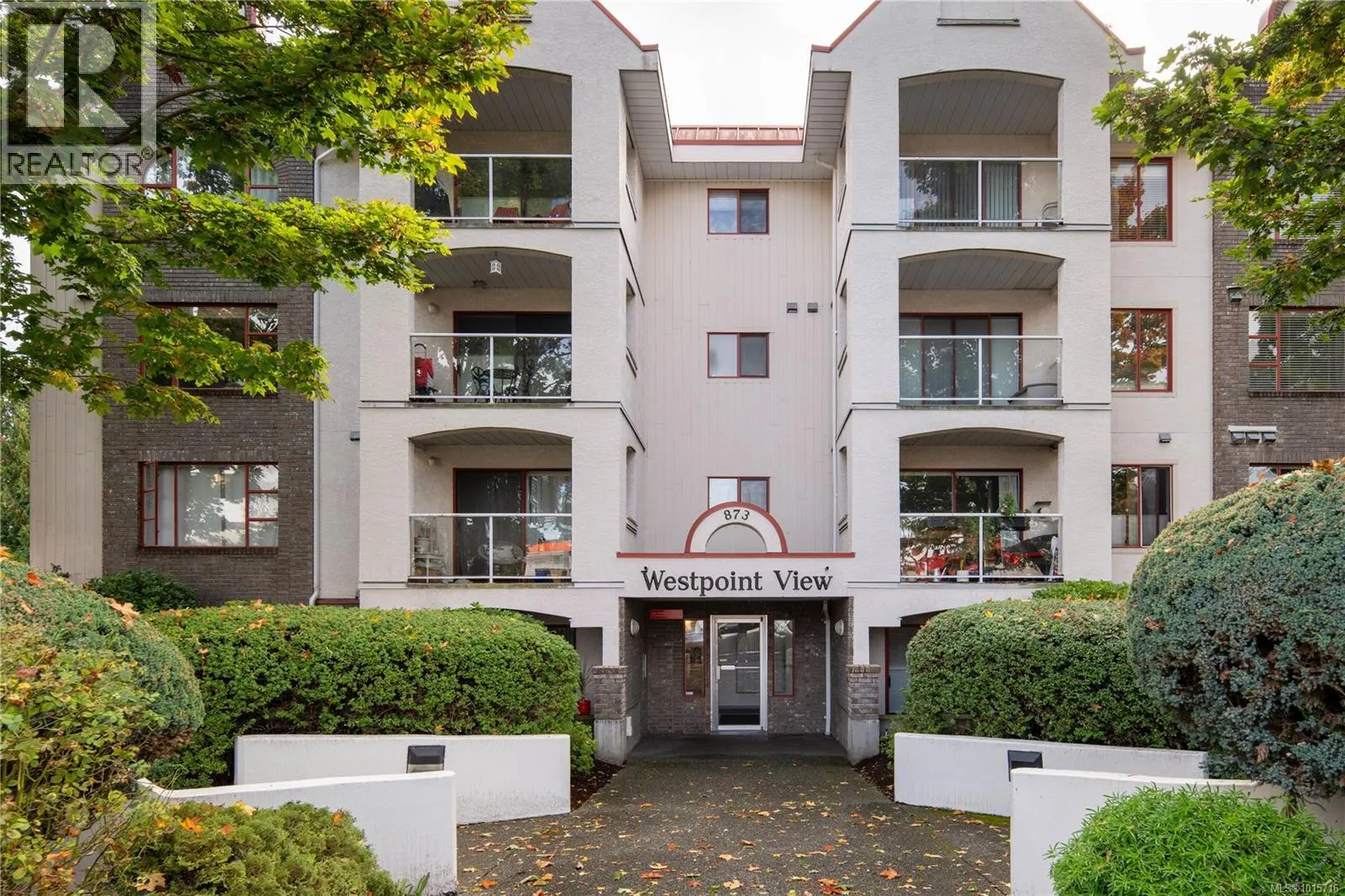 107 873 Esquimalt Rd
