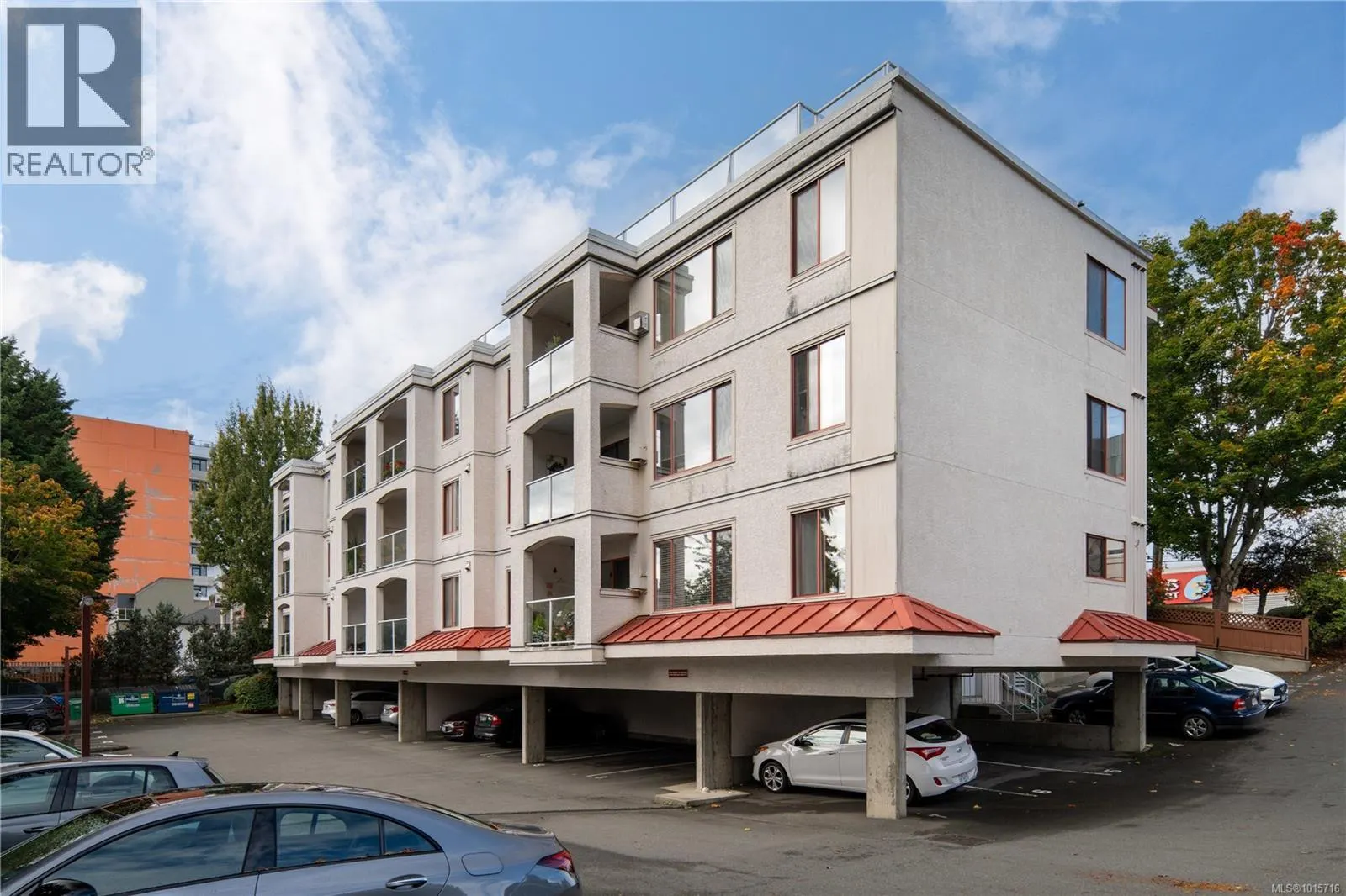 107 873 Esquimalt Rd