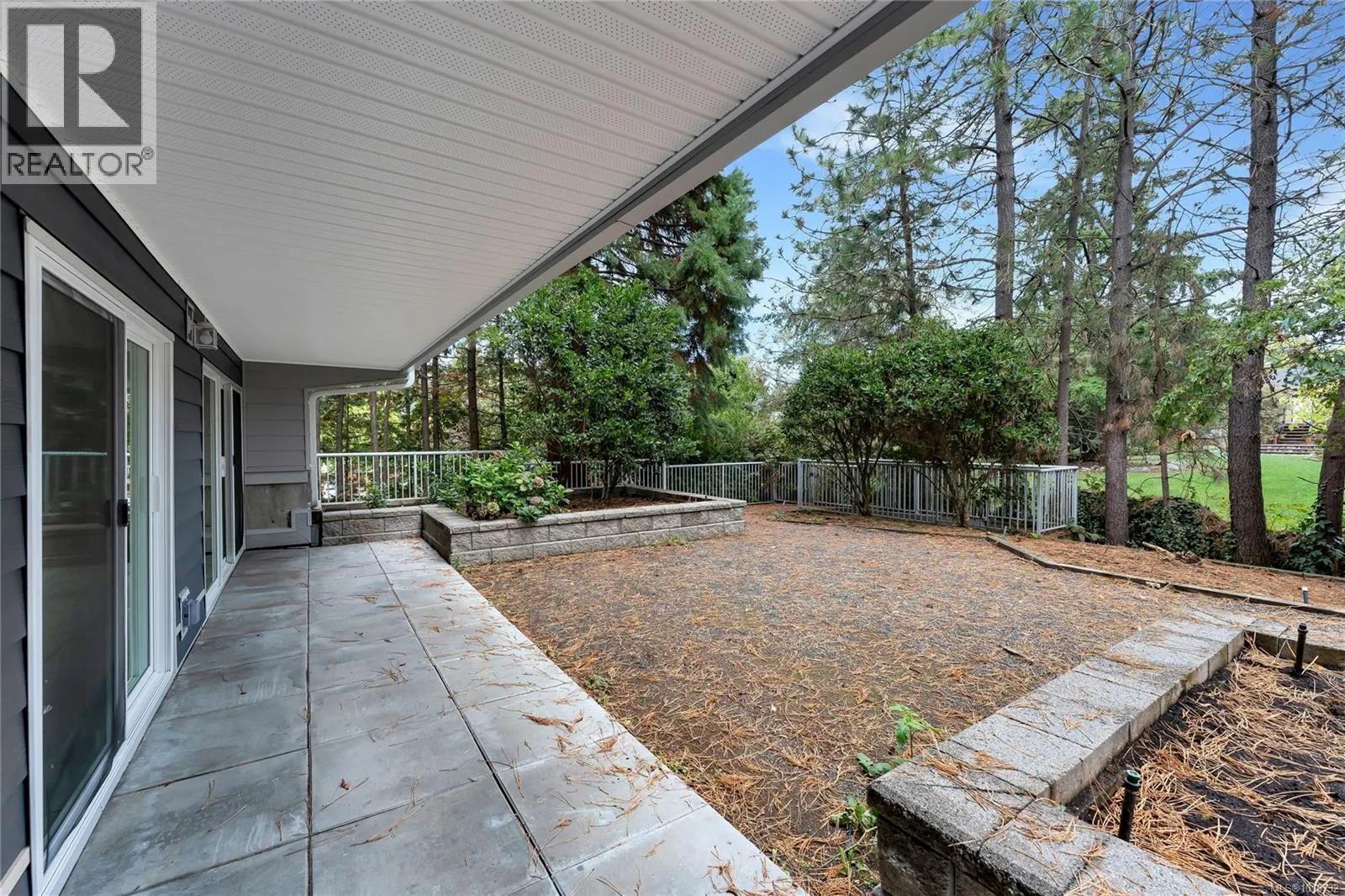 105 3277 Quadra St