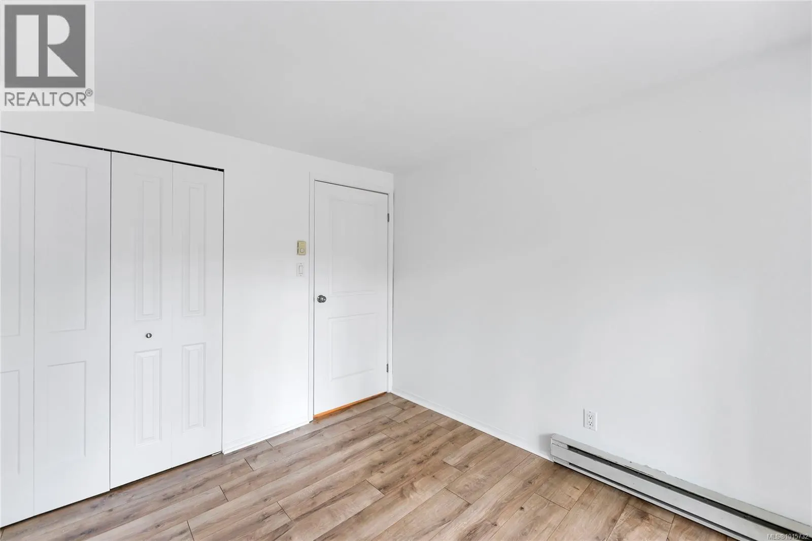 105 3277 Quadra St