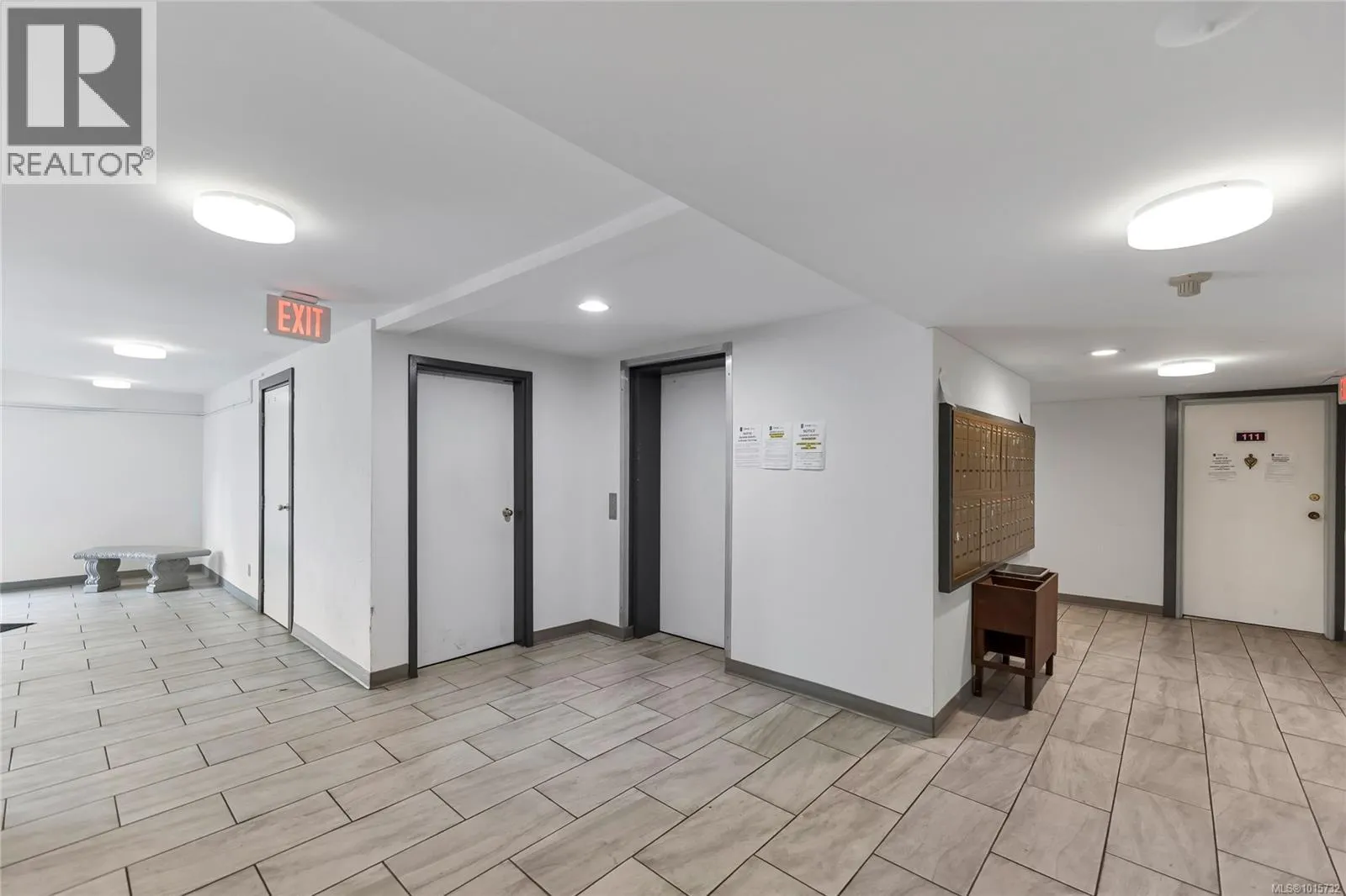 105 3277 Quadra St