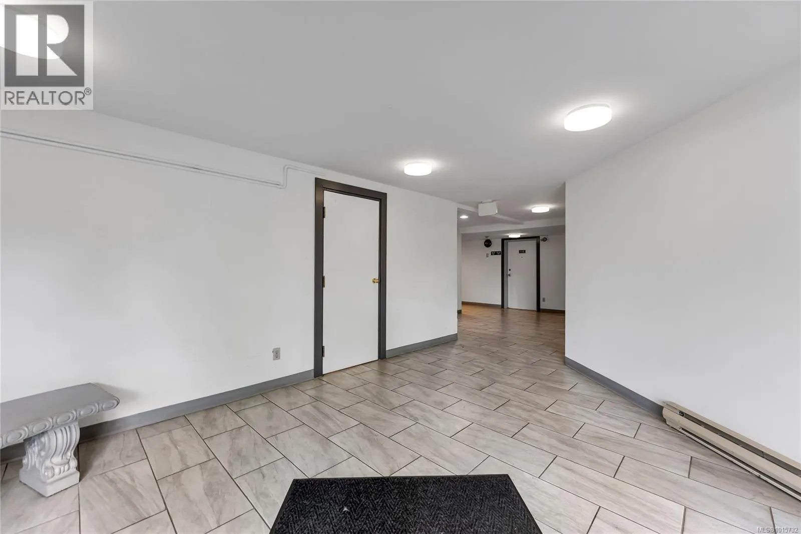 105 3277 Quadra St