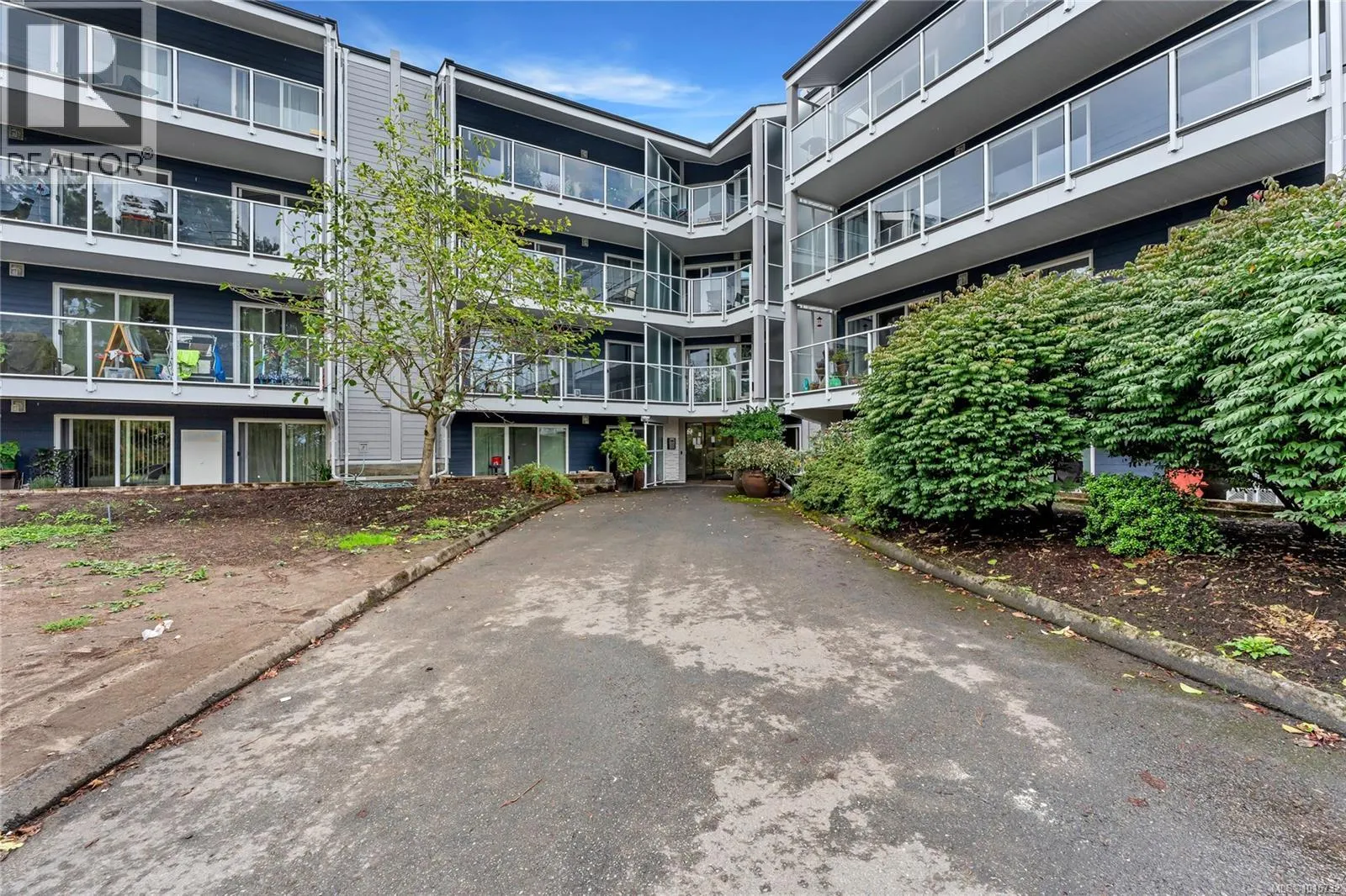 105 3277 Quadra St